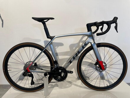 Bicykel Trek Madone SL 6 Gen 8 2025 strieborný /Vel:ML