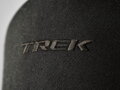 Šiltovka s čiernym logom Trek - Čierna