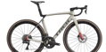 Bicykel Trek Madone SL 7 Gen 8 2025 strieborný