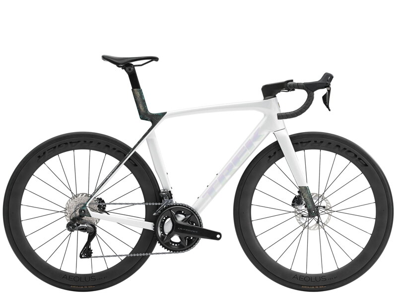 Madone SL 7 Gen 8 - Gloss Crystal White/Matte Deep Smoke Madone SL 7 Gen 8 - Gloss Crystal White/Matte Deep Smoke